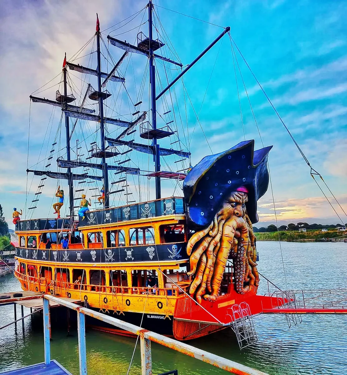 Foam Party Pirate Boat